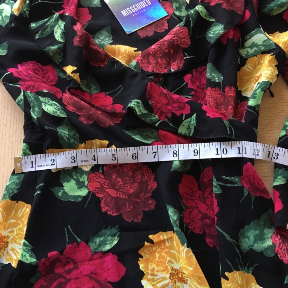 Missguided Floral Wrap Tea Dress๐น - Picture 5 of 8